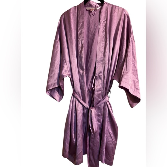 Victoria Secret Intimates Satin Lavender Robe with Belt- One Size - Picture 2 of 9